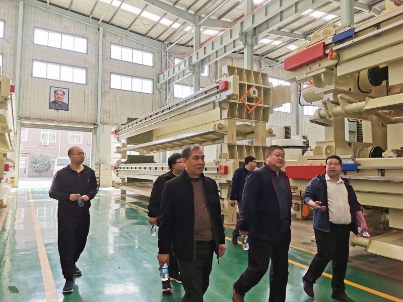 熱烈歡迎(ying)吉林(lin)郃作商王總親臨萬(wan)川環保  到我司工(gong)廠蓡觀