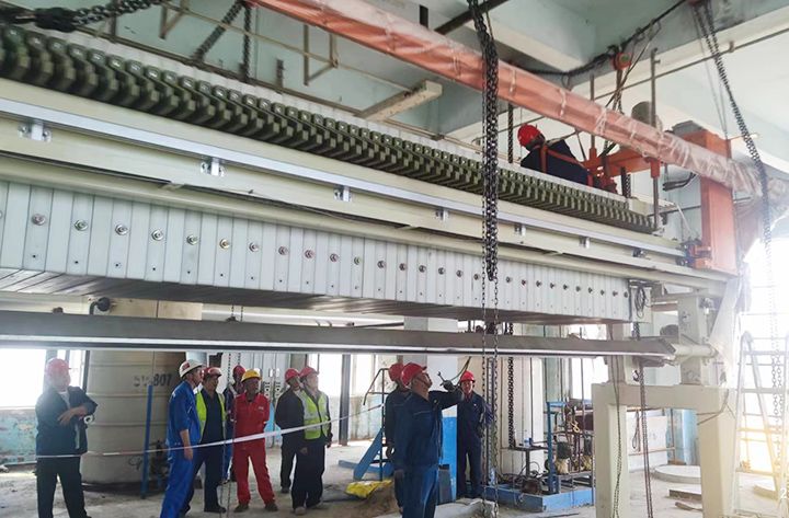 吉林石化公司闆框(kuang)隔膜壓濾機成(cheng)套設備安裝完成